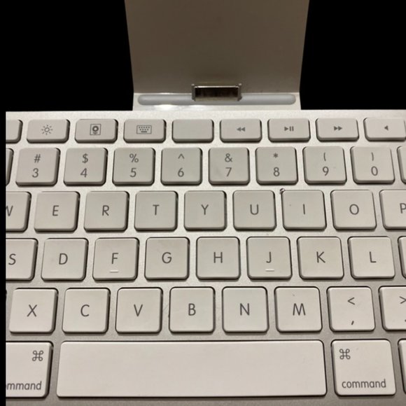 Apple Keyboard Dock for Apple iPad White 11"W 7-1/4H - Picture 3 of 7